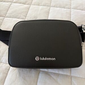 Lululemon 1L Belt Bag Black/Silver